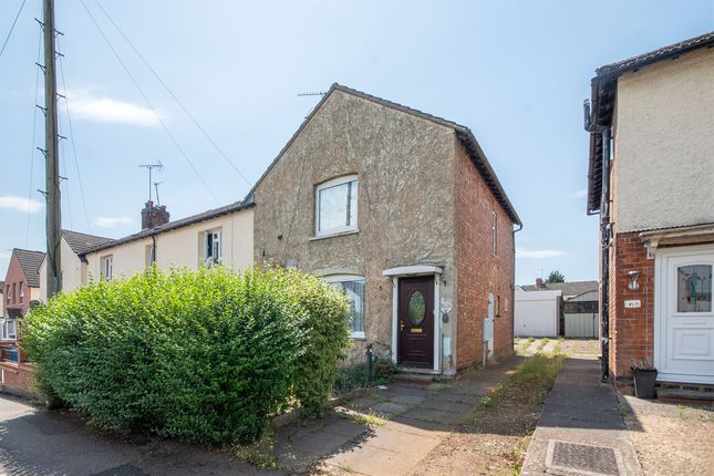2 bed property, in Alexandra Road, £150,000