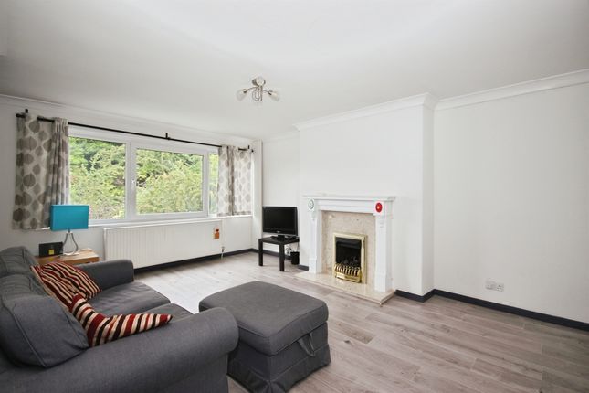 3 bed property, in Maynard Avenue, £270,000