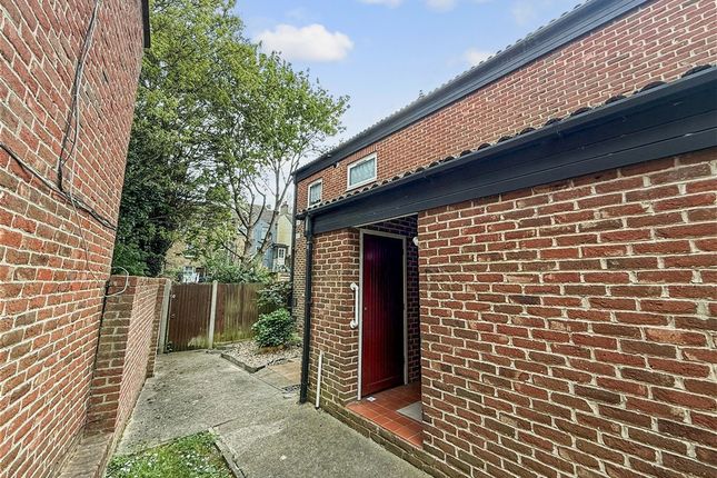 2 bed property, in Charter Street, £150,000