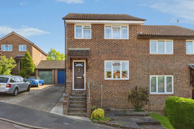 3 bed property, in Broke Court, £600,000