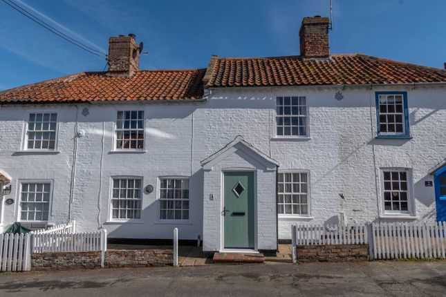 2 bed property, in Chapel Yard, £450,000