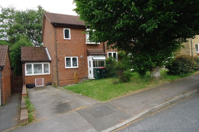 2 bed property, in Wye Close, £325,000