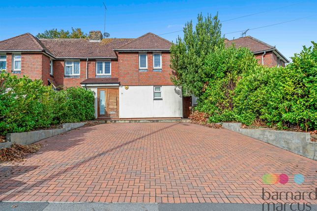 2 bed property, in Coppetts Close, £525,000