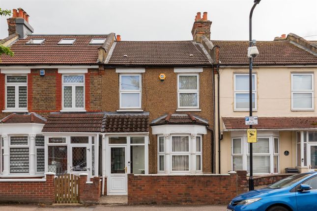 3 bed property, in Royston Avenue, £550,000