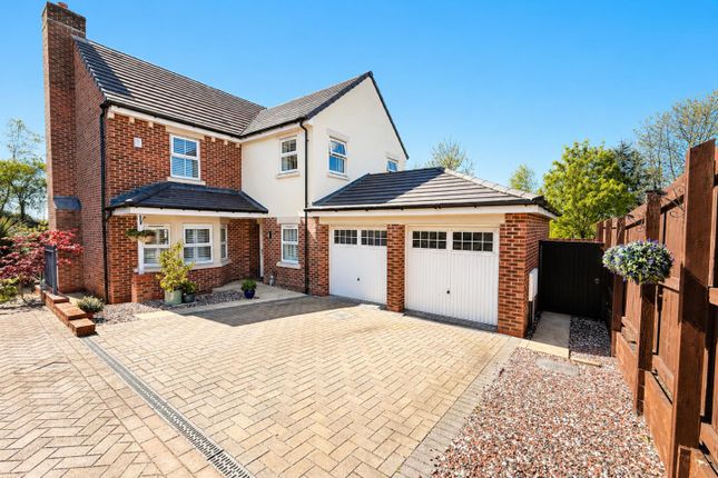 5 bed property, in Tingley Hall Rise, £585,000