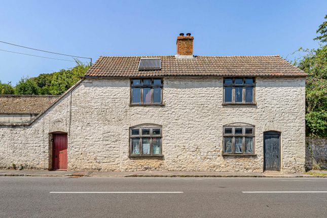 2 bed property, in Woodmancote, £285,000