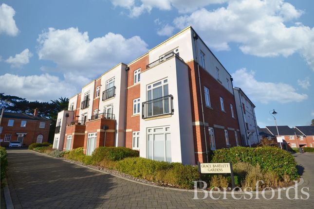 2 bed property, in Grace Bartlett Gardens CM2, £280,000