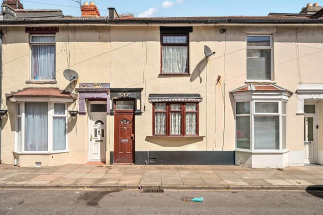 2 bed property, in Reginald Road, £225,000