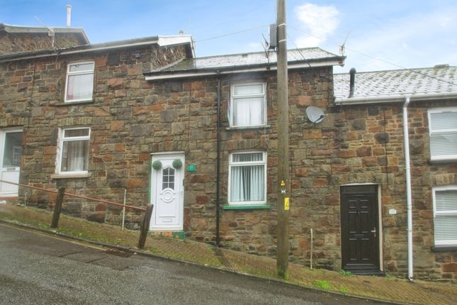 3 bed property, in Hill Street, £90,000
