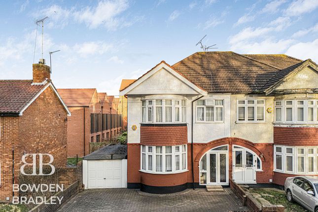 3 bed property, in The Glade, £550,000