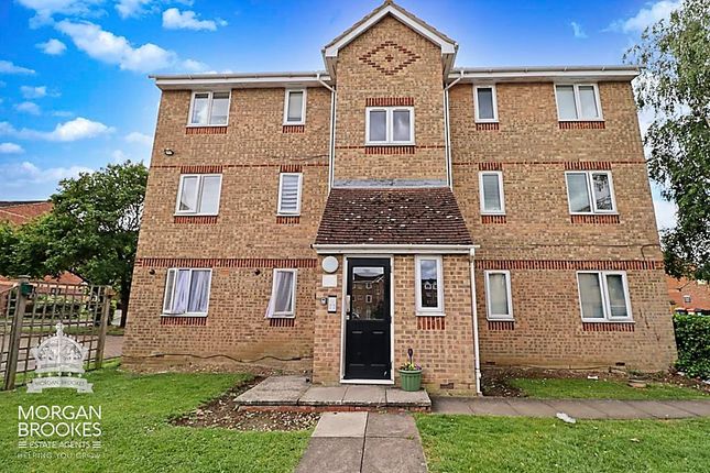 2 bed property, in Chestnut Road, £180,000