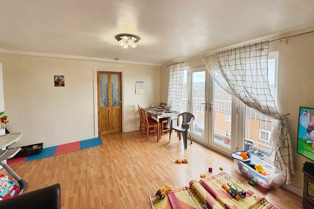 2 bed property, in Burns Road, £145,000