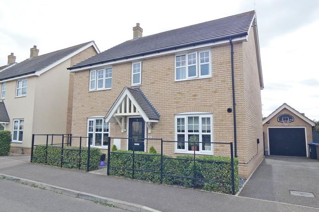 5 bed property, in Hall Lane, £465,000
