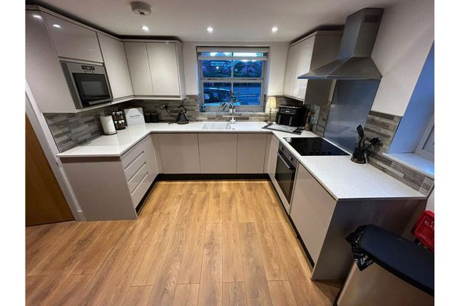 2 bed property, in Hospital Street, £199,999