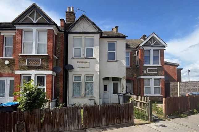 2 bed property, in 5 Luna Road, £95,000