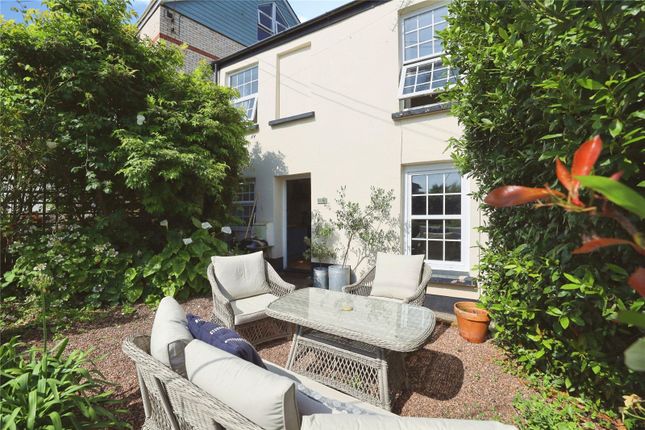 3 bed property, in Pitt Hill, £485,000
