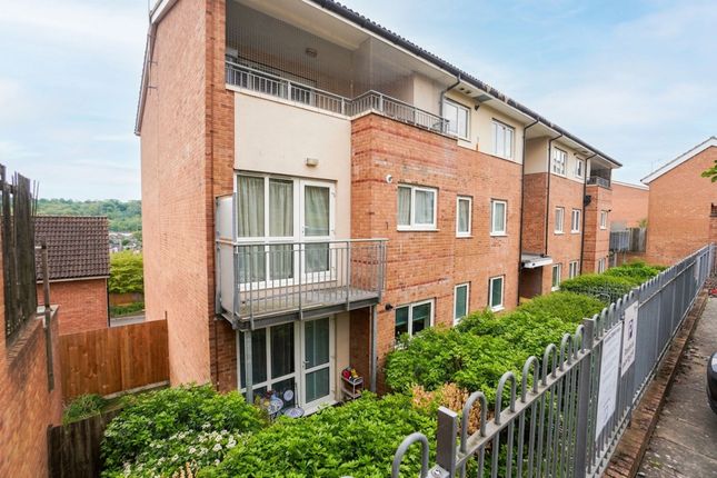 2 bed property, in St. Hughs Avenue, £220,000