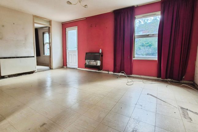 2 bed property, in Middle Pasture, £165,000