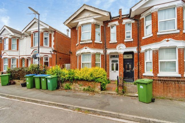 5 bed property, in Harborough Road, £350,000