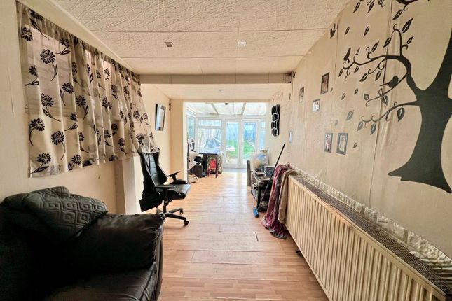 4 bed property, in Charterhouse Avenue, £600,000