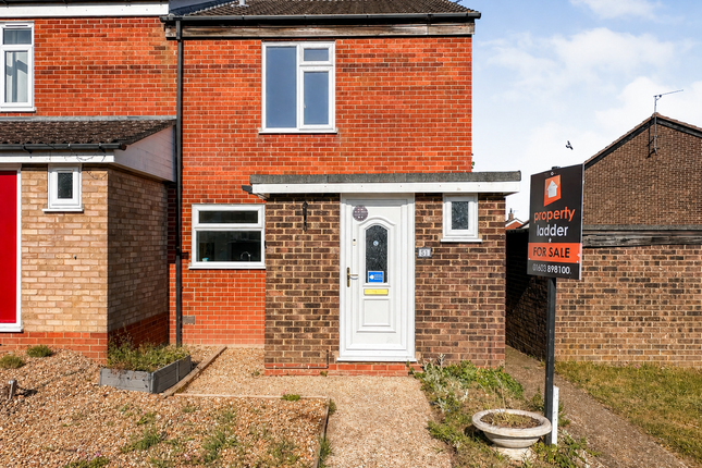 3 bed property, in Cedar Avenue, £220,000
