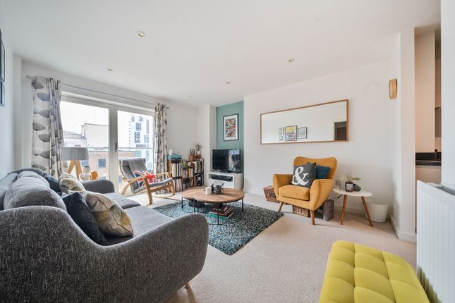 1 bed property, in Ringers Road, £285,000