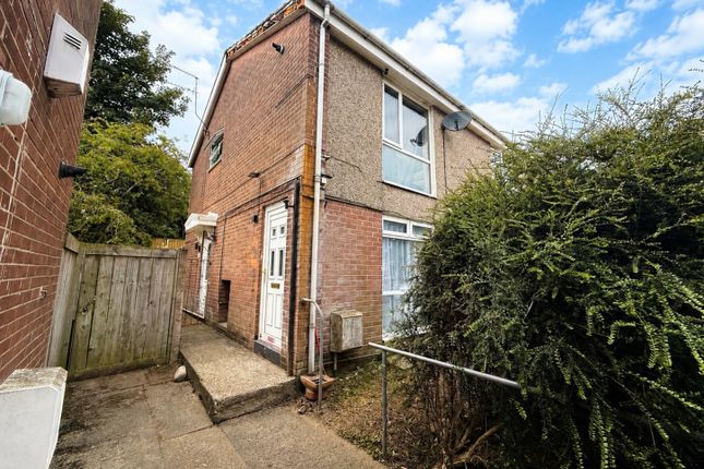 2 bed property, in Edgmond Court, £40,000