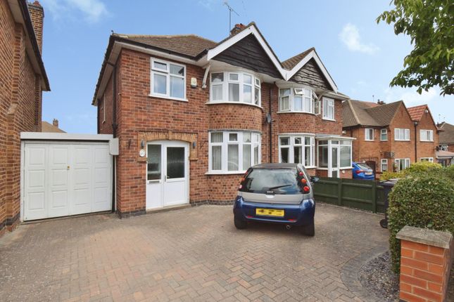 3 bed property, in Greengate Lane, £345,000