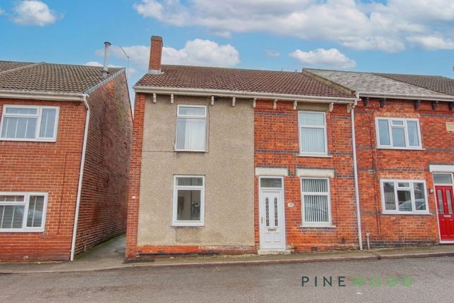 2 bed property, in Chesterfield Road, £90,000