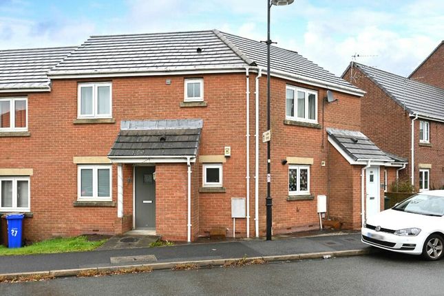 2 bed property, in Main Street, £135,000