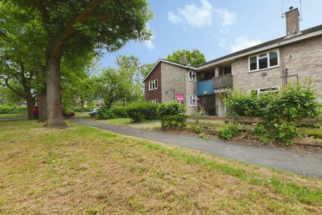 2 bed property, in Honeypot Lane, £195,000