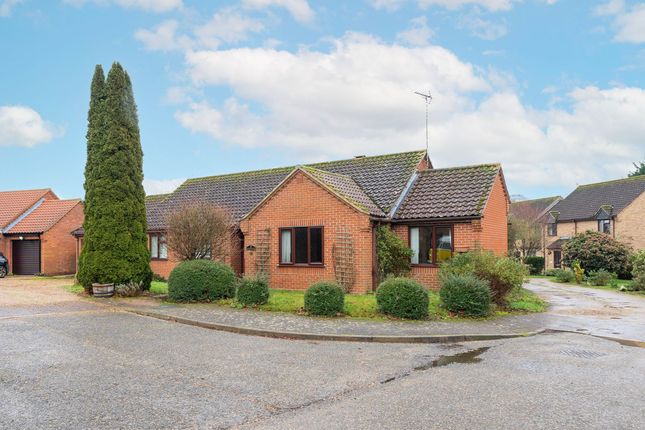 3 bed property, in Oakwood Park, £425,000