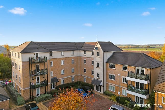 2 bed property, in Blenheim Square, £290,000