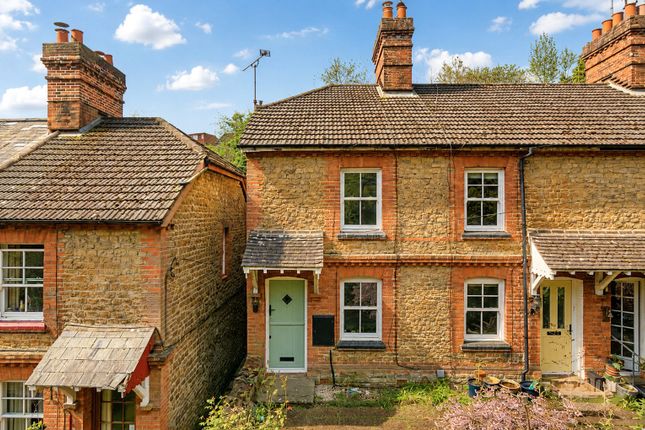 2 bed property, in Eashing Lane, £435,000