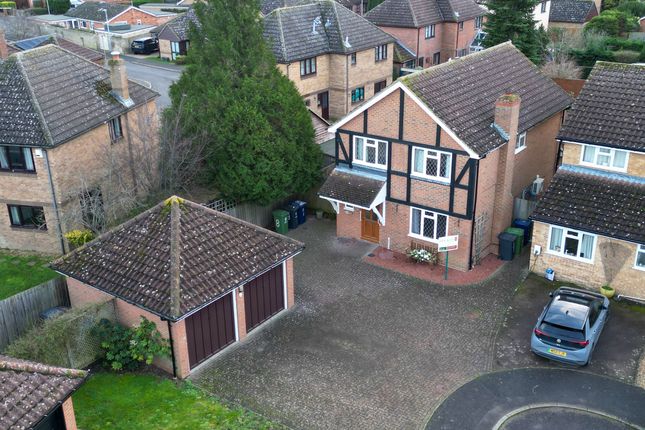 4 bed property, in Starling Close, £625,000