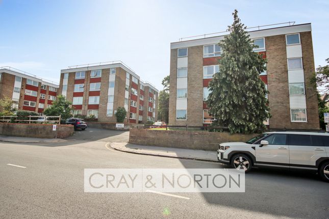 1 bed property, in Epsom Road, £175,000