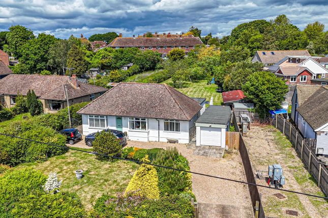 3 bed property, in Main Road, £550,000