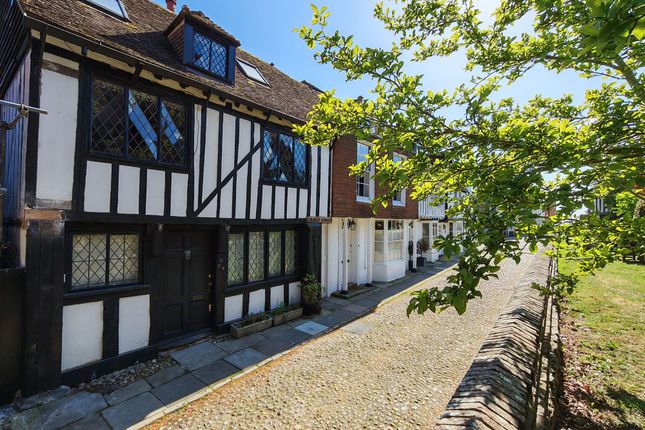 2 bed property, in Church Square, £475,000