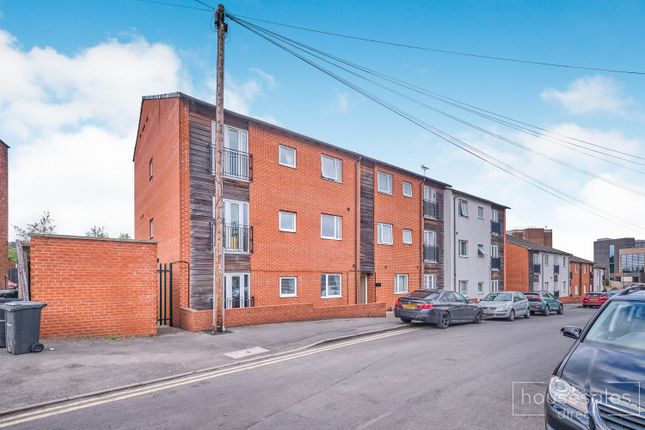2 bed property, in Jefferson Place Grafton Road, £79,999