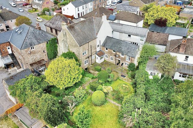 5 bed property, in Court Farm Lane, £500,000