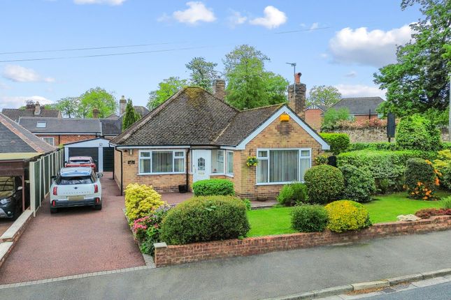 2 bed property, in Oak Tree Road, £350,000