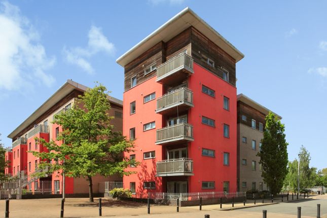 2 bed property, in Cubitt Way, £140,000