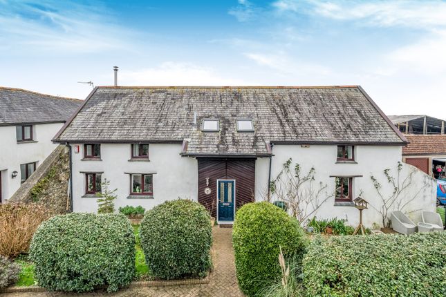4 bed property, in Lower Yelland Farm, £475,000