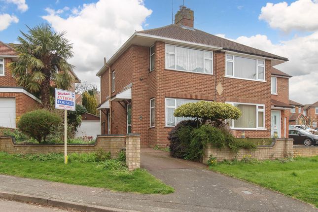 2 bed property, in Langley Avenue, £375,000