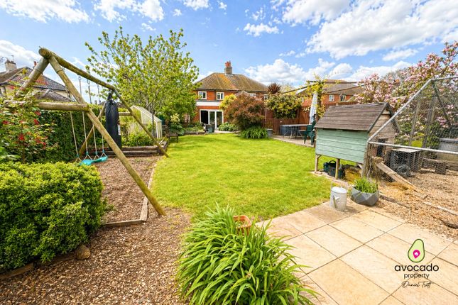 4 bed property, in The Green, £400,000