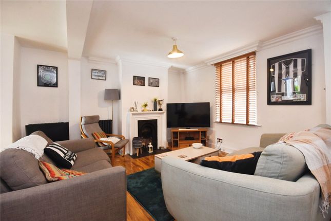 2 bed property, in Springfield Road, £350,000
