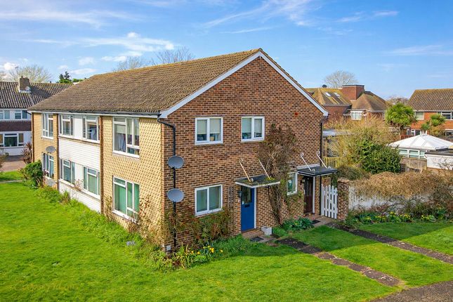 2 bed property, in Copse View, £250,000