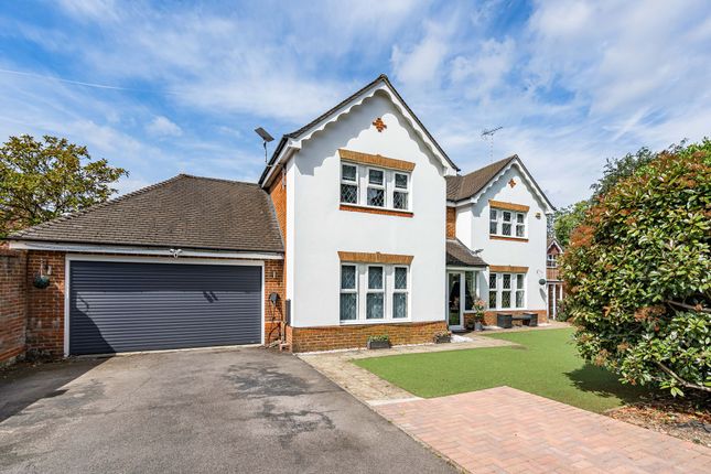 5 bed property, in Quarry Gardens, £1,100,000