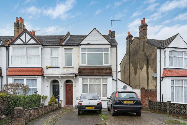 1 bed property, in Lincoln Road, £275,000