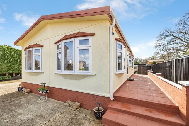 2 bed property, in Eastbury Road, £350,000